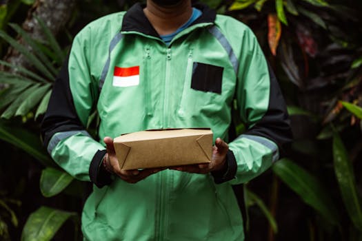 A delivery person in a green jacket holding a box, symbolizing fast delivery service.