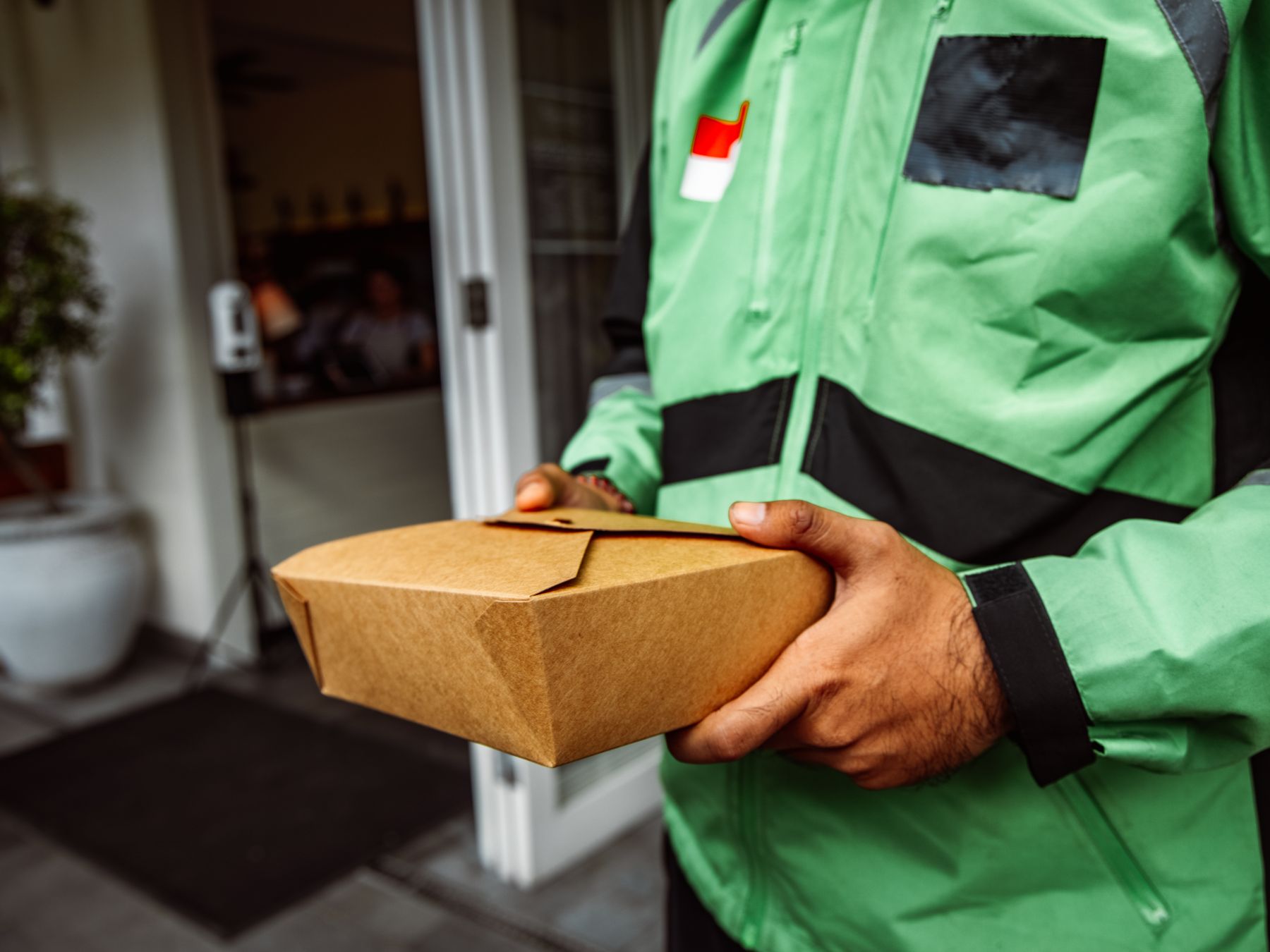 Poyle — professional packers wrapping and boxing belongings