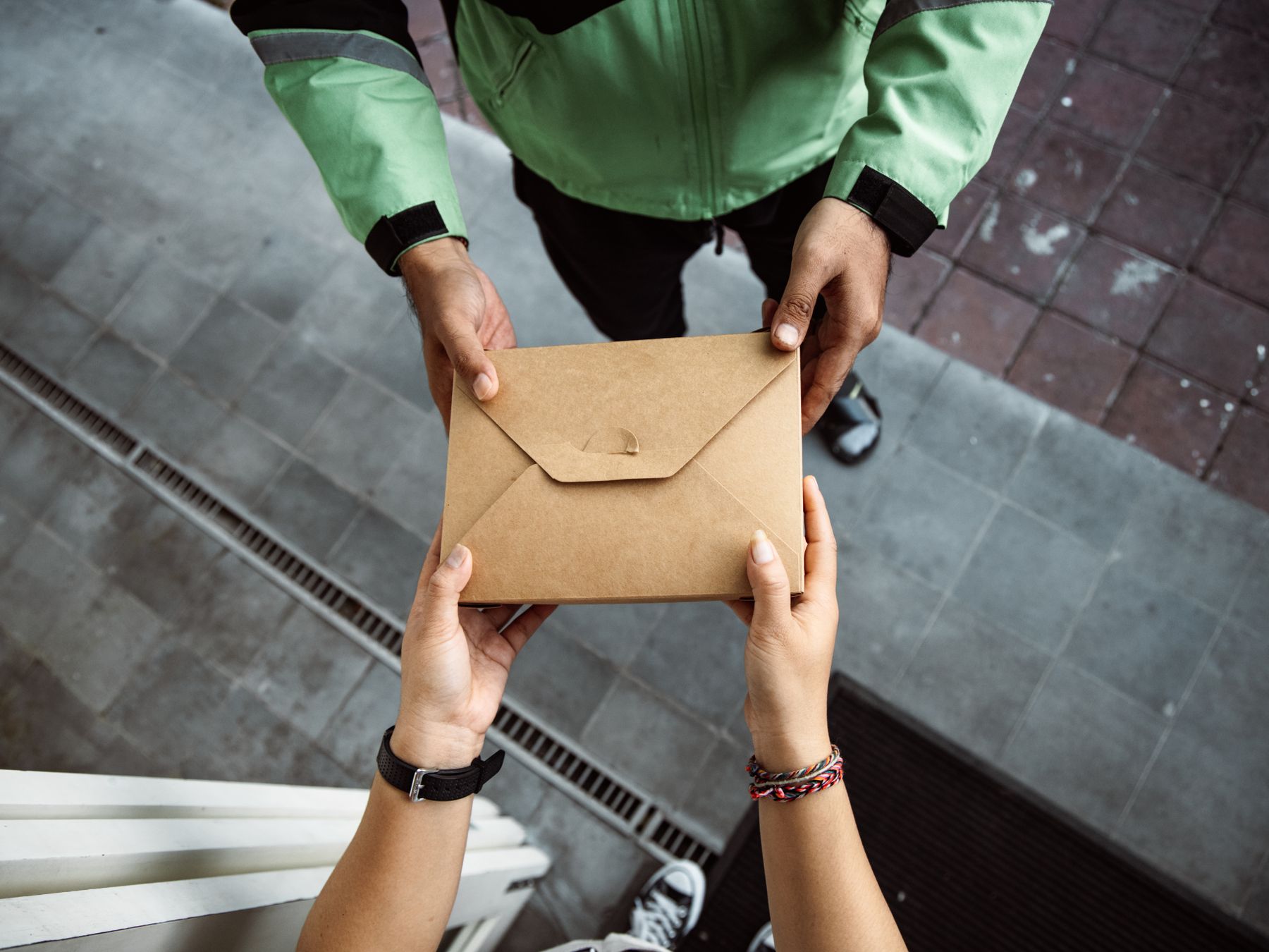 Coxhoe — professional packers wrapping and boxing belongings