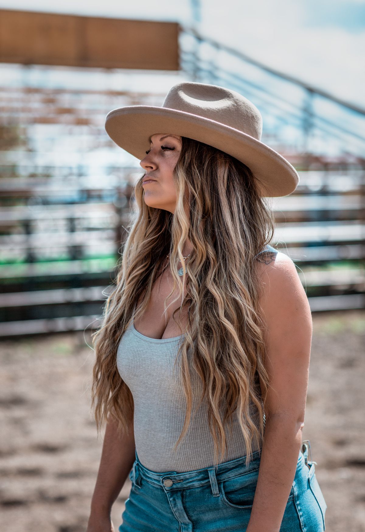 Mulher country em evento