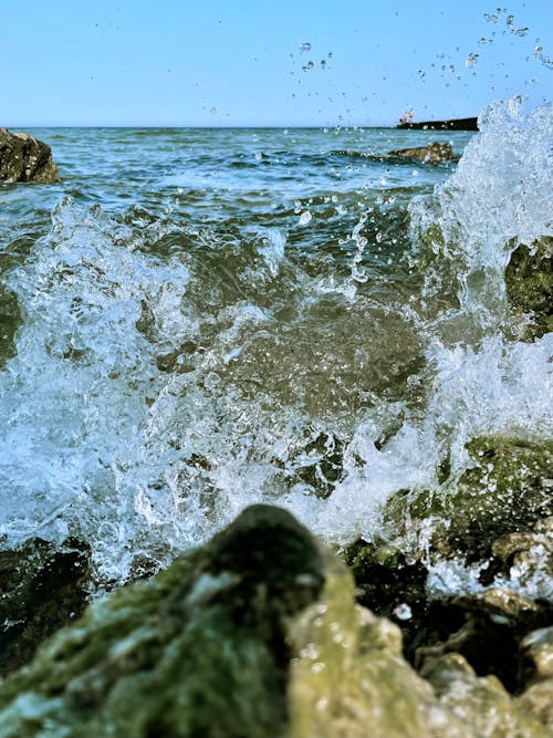 Foto profissional grátis de água, beira-mar, borrifar