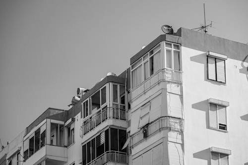 Безкоштовне стокове фото на тему «архітектура, Будівля, відтінки сірого»