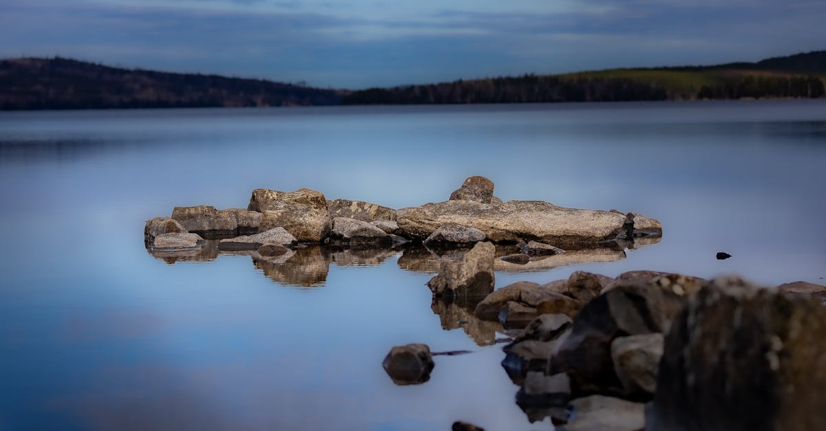 Rocks on Lake · Free Stock Photo