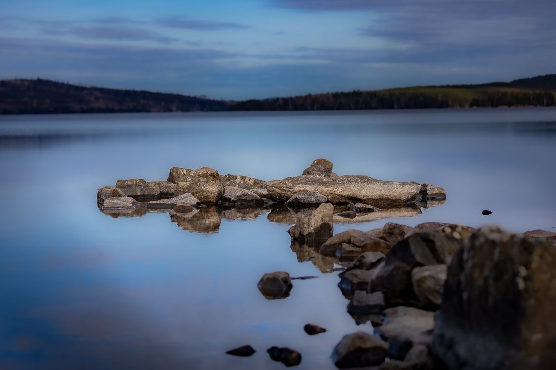 Rocks on Lake · Free Stock Photo