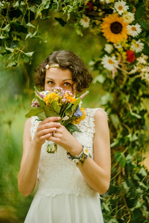 คลังภาพถ่ายฟรี ของ งานเฉลิมฉลอง, ช่อดอกไม้, ชุดแต่งงาน