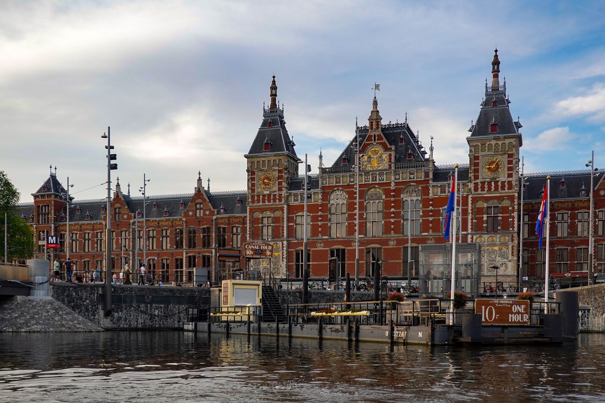 Politiek aan de Amstel bespreekt Stopera, corona-enquête en Keti Koti