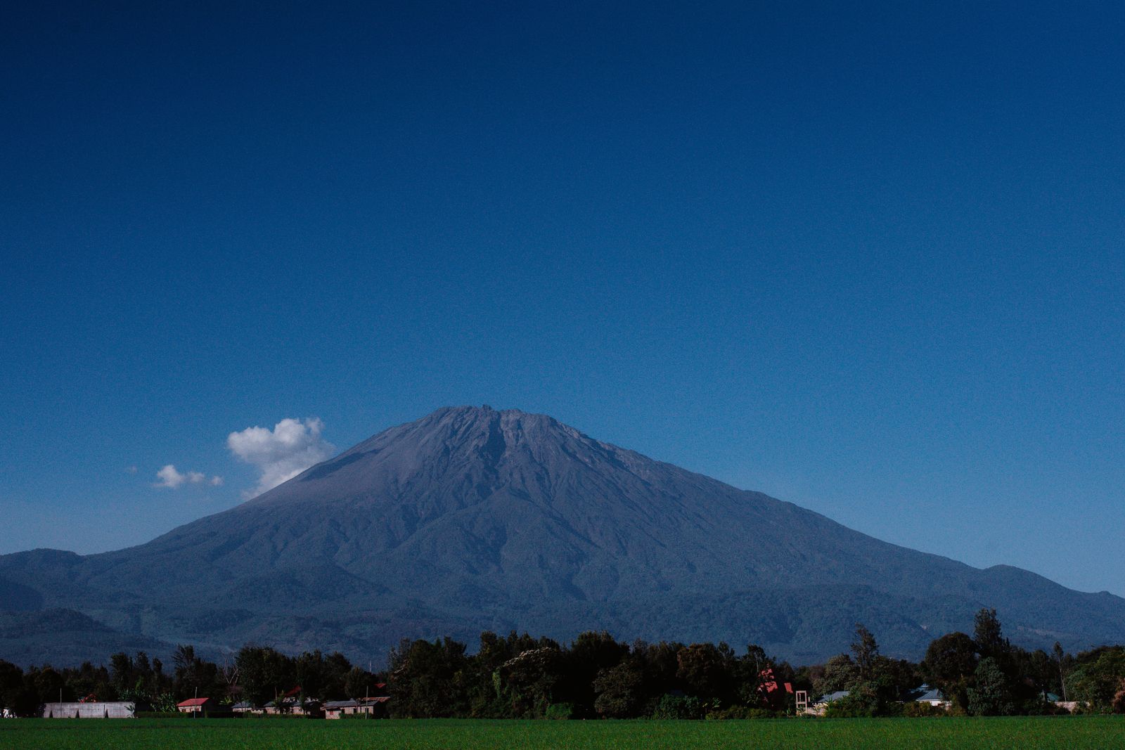 Arusha vs Kilimanjaro: Tanzania Safari Gateway (2026)