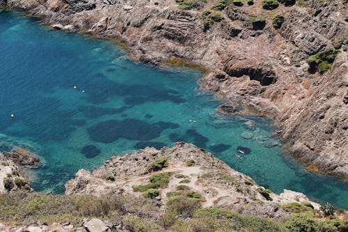 Free Brown Rocky Shore With Blue Water Stock Photo