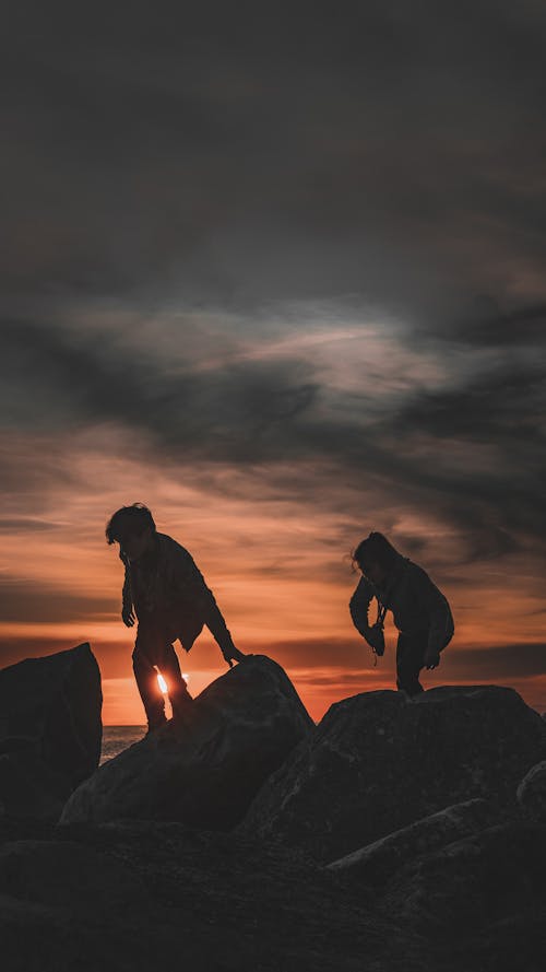 걷고 있는, 골든 아워, 바위의 무료 스톡 사진