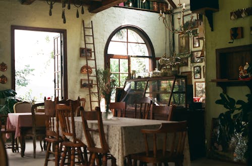 Бесплатное стоковое фото с бар, деревянная мебель, дизайн интерьера