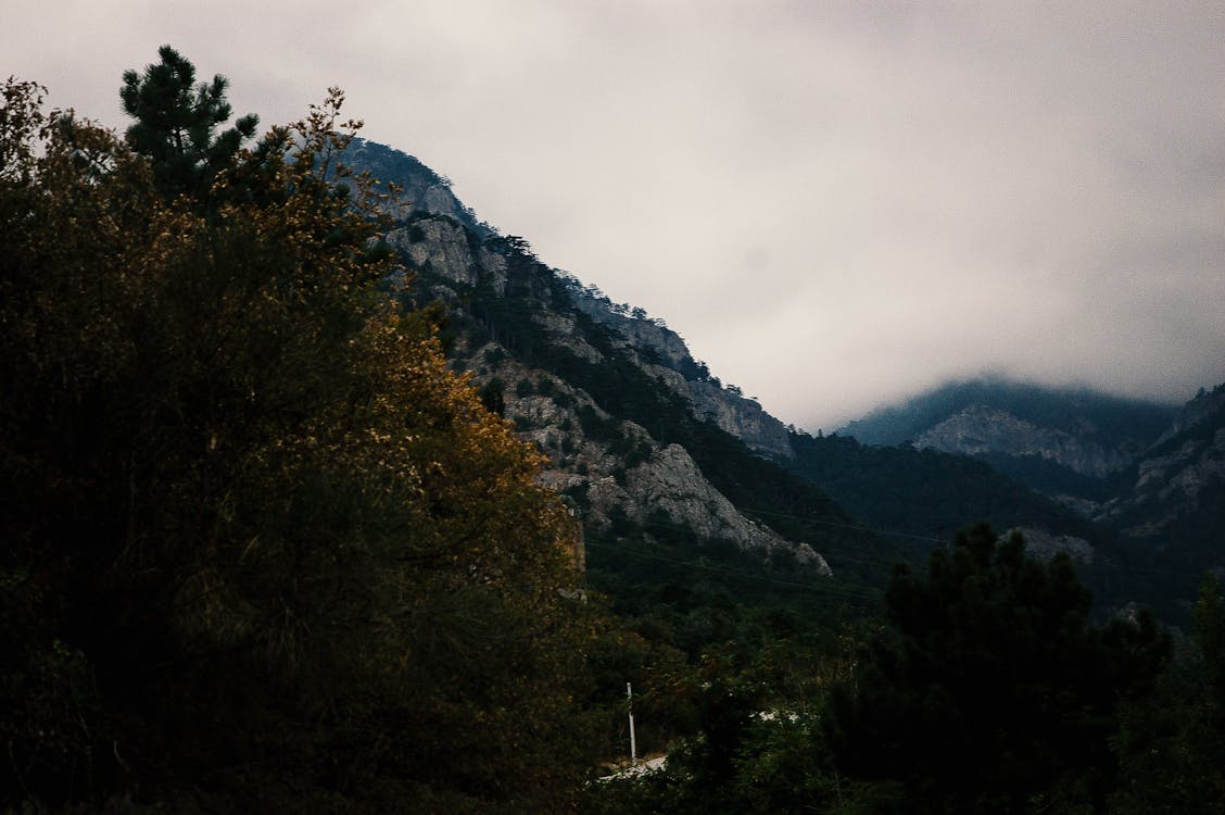 Photographie De Paysage De Montagne