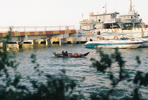 Darmowe zdjęcie z galerii z kajak, łodzie, most
