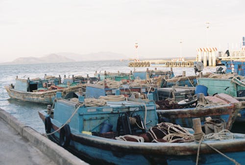 Δωρεάν στοκ φωτογραφιών με βάρκες, βάρκες ψαρέματος, βουνά