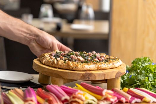 Tarte au poulet, au jambon et aux poireaux
