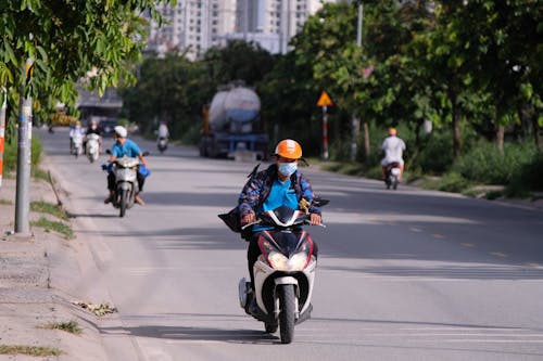 adam, sokak, trafik içeren Ücretsiz stok fotoğraf