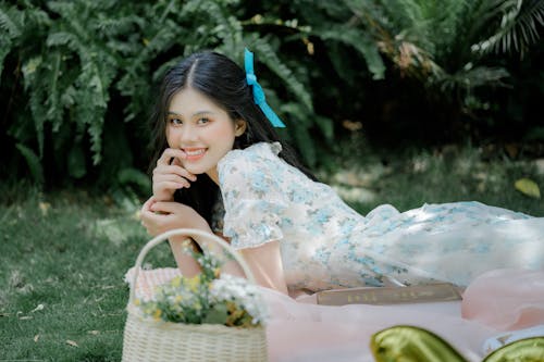 Gratis stockfoto met aantrekkelijk mooi, Aziatische vrouw, bloemetjesjurk Stockfoto