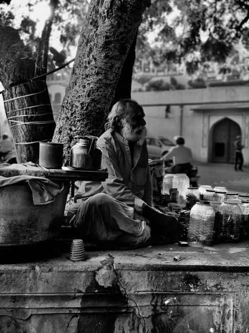 Free Black and white photo of an elderly street vendor in Jaipur, India. Stock Photo