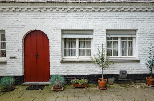 Бесплатное стоковое фото с архитектура, вход, деревянная дверь