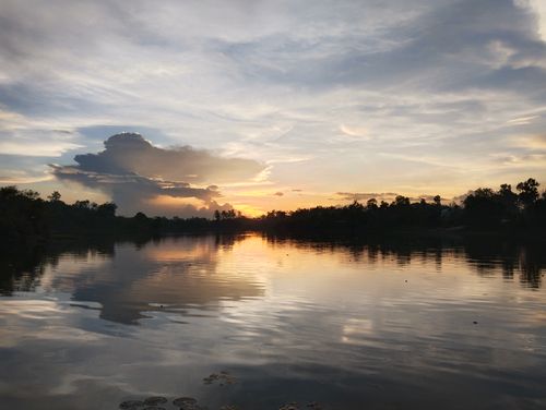Free Peaceful sunset with reflections on a lake in Korba, India, showcasing a serene natural landscape. Stock Photo