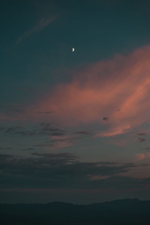 Free A tranquil twilight sky with a crescent moon and soft clouds creating a calming atmosphere. Stock Photo