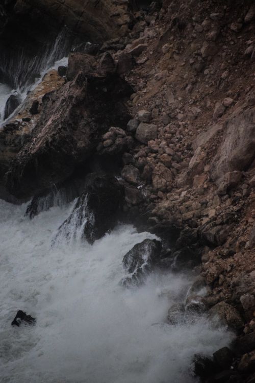 Free A powerful scene of coastal erosion showcasing rugged rocks and turbulent waves. Stock Photo