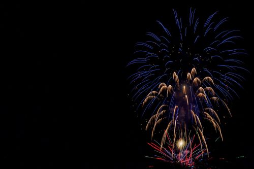 Free Colorful fireworks display illuminating the night sky, perfect for celebration themes. Stock Photo