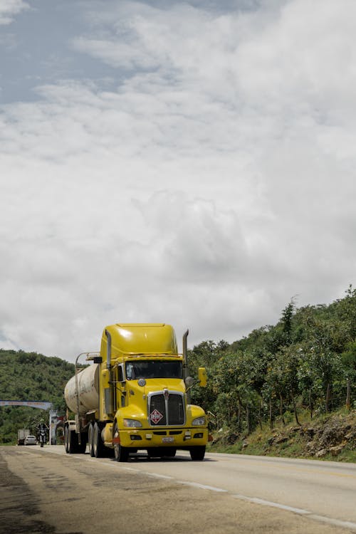 Darmowe zdjęcie z galerii z ciężarówka, droga, fracht