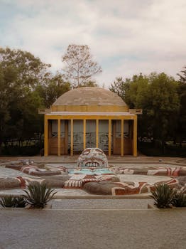 Explore the iconic Fuente de Tlaloc, a stunning blend of art and architecture located in Mexico City.