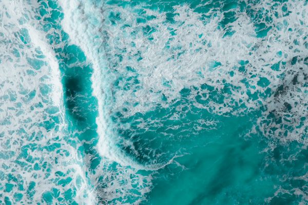 Aerial view of a breaking wave, photo by Pok Rie on Pexels