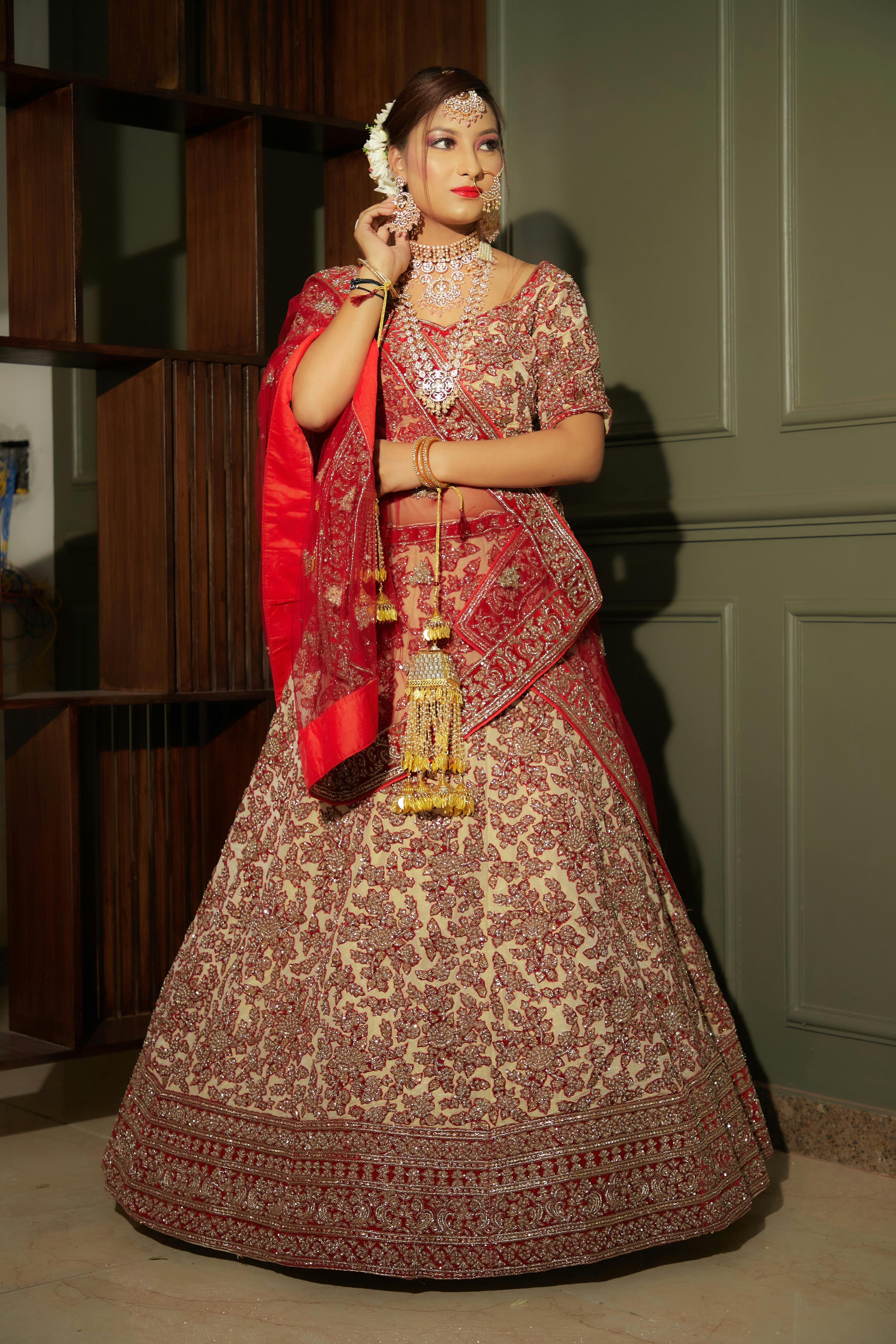 10 Trendy Ideas To Pair Up Jewellery With Bridal Lehenga; Colour Contrast  It With The Wedding Outfit