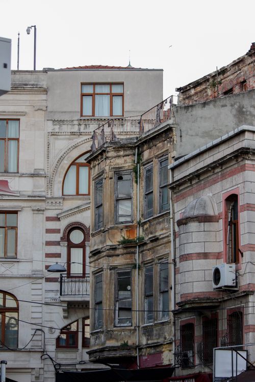 Free Old and modern buildings in Istanbul showcasing urban architectural diversity. Stock Photo