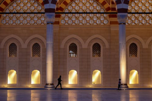 Kostenloses Stock Foto zu architektur, beleuchtet, dämmerung