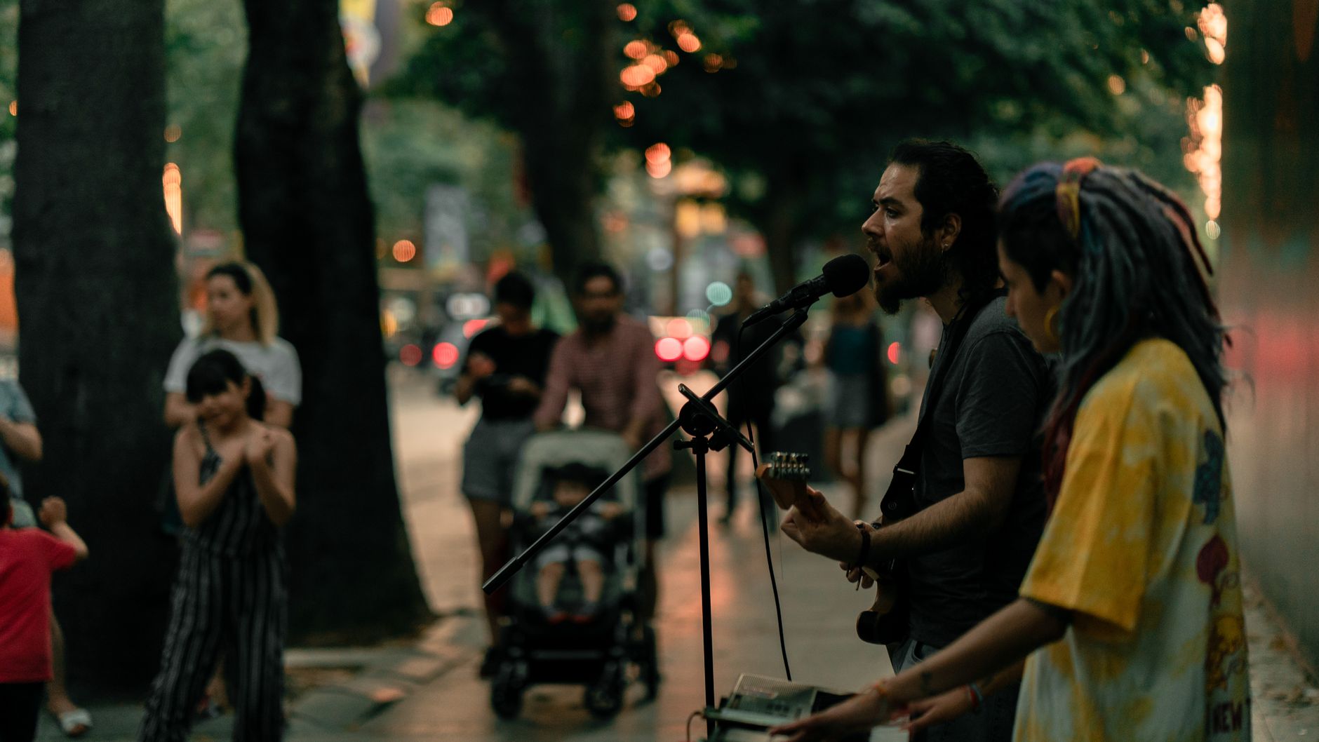 Filho de Beckham Lança Música Sobre Experiências de Vida
