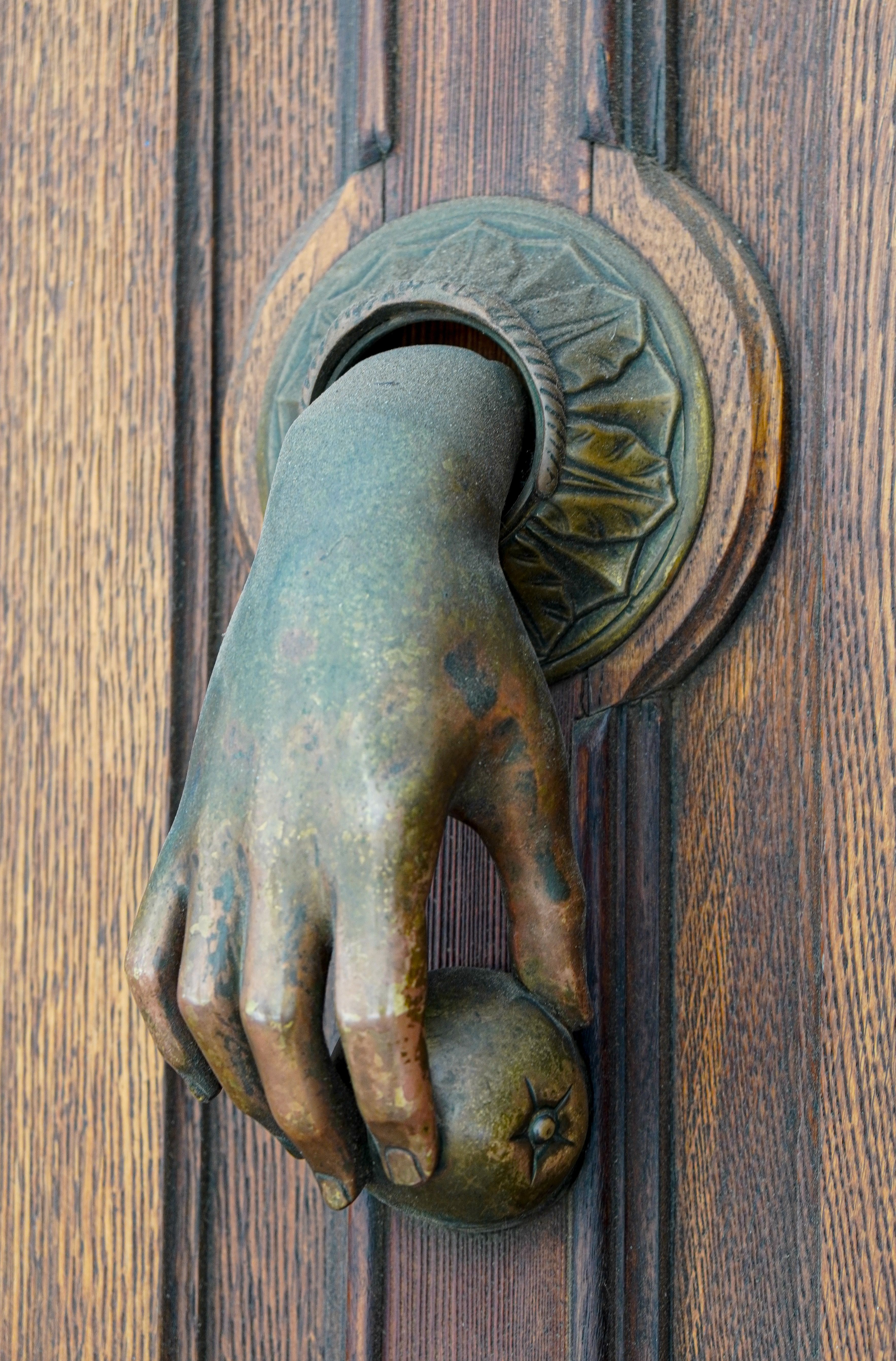 Close Up Shot of a Hand Door Knocker · Free Stock Photo