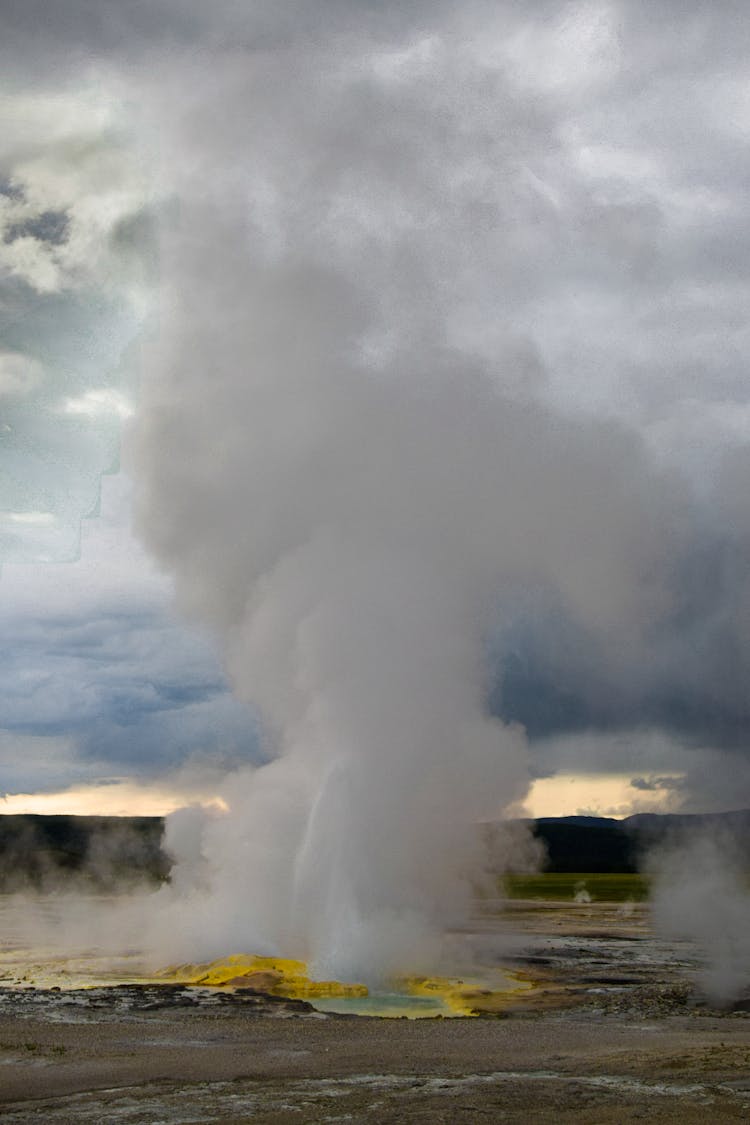 Yellowstone's Clepsydra Geyser Eruption