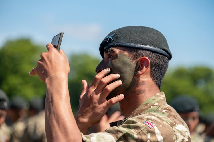 Gurkha Prepares Cam Cream