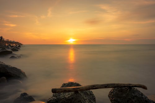 Immagine gratuita di acqua, alba, bagnasciuga