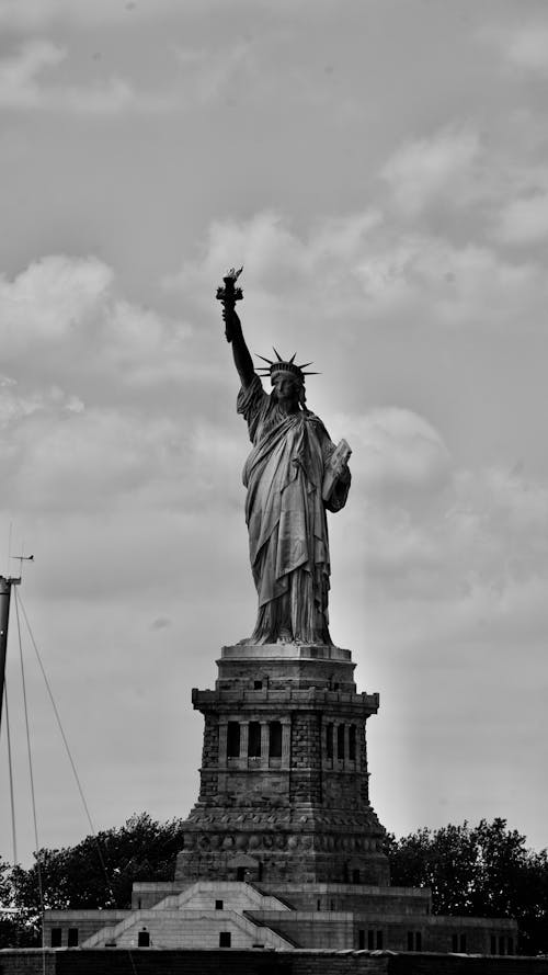 Foto d'estoc gratuïta de atracció turística, escala de grisos, Estàtua de la Llibertat