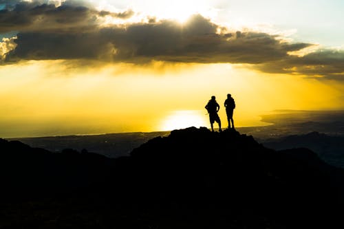 Δωρεάν στοκ φωτογραφιών με Άνθρωποι, βουνό, δύση του ηλίου Φωτογραφία από στοκ φωτογραφιών