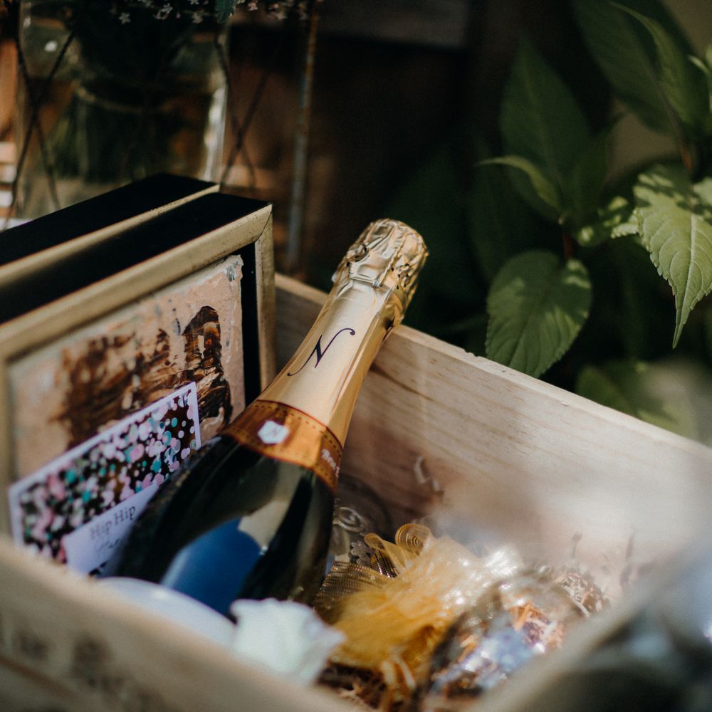Edgmond — professional packers wrapping and boxing belongings