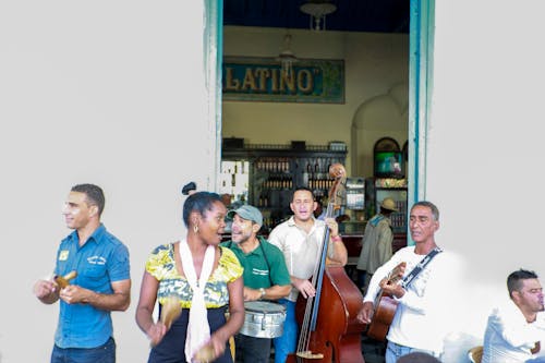 Fotos de stock gratuitas de actuación en vivo, artistas callejeros, cantando