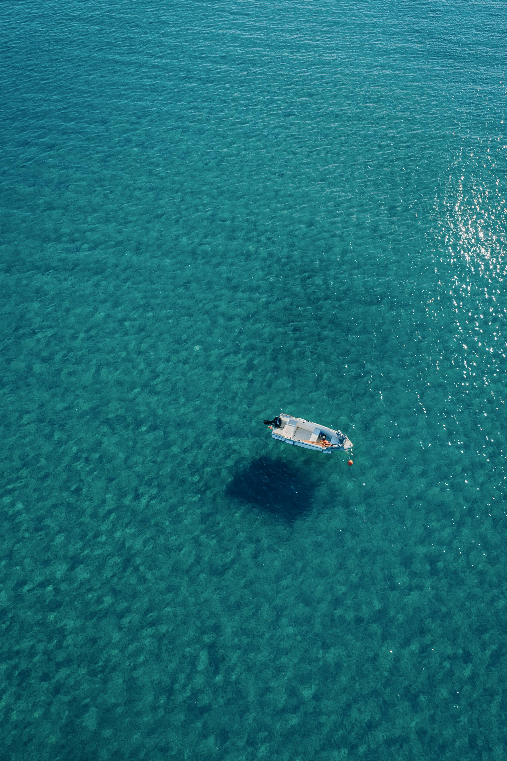 Boat Floating in the Middle of the Ocean · Free Stock Photo