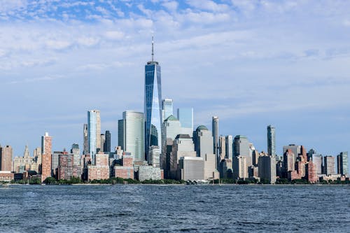 Fotos de stock gratuitas de edificios, el más alto, frente al mar