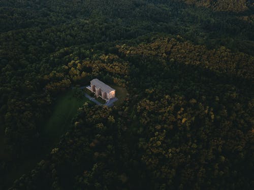 Free Aerial Photo of a Building in the Middle of the Forest Stock Photo