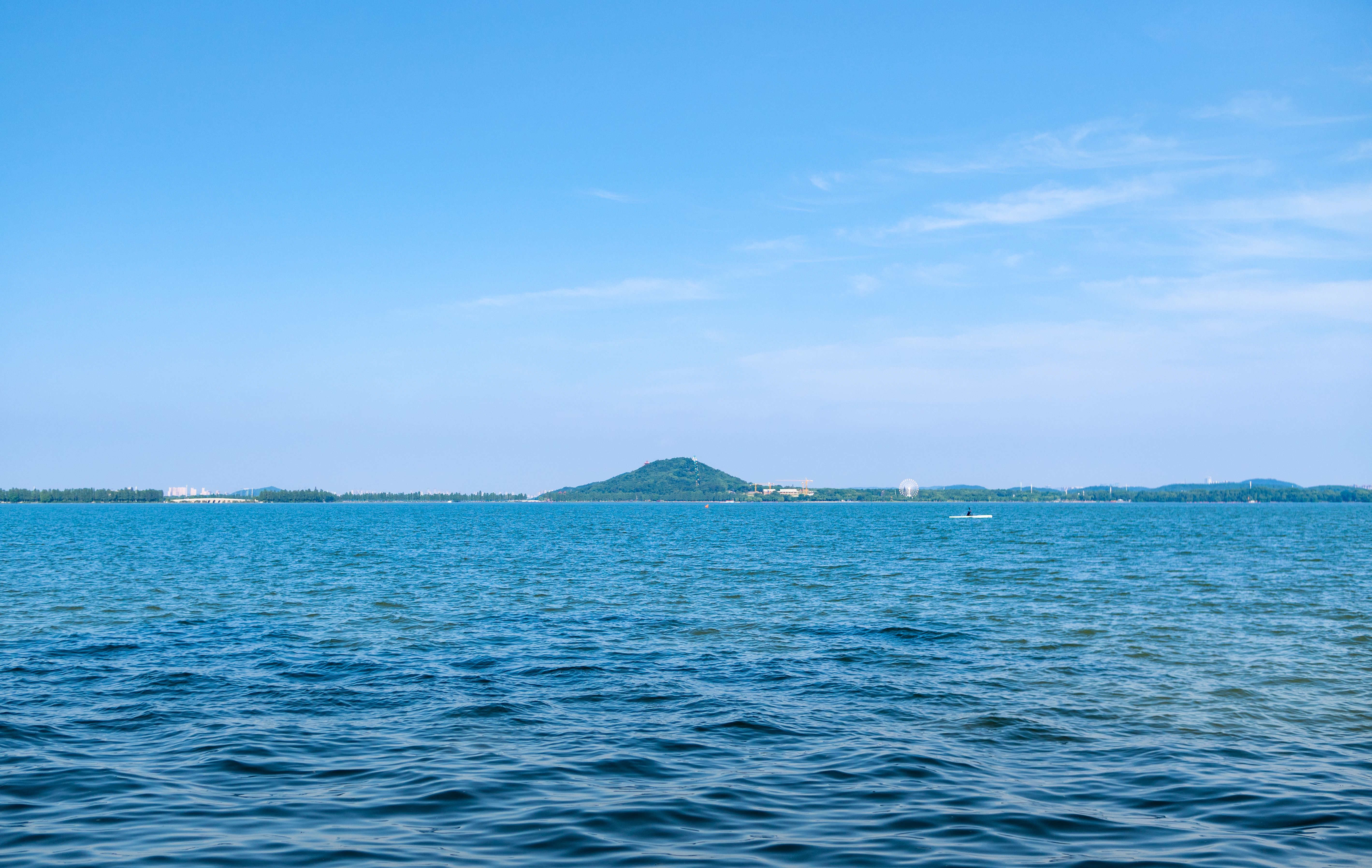 Wuhan East Lake Guide 2026: Cherry Blossoms, Cycling & The Largest Urban Lake in China