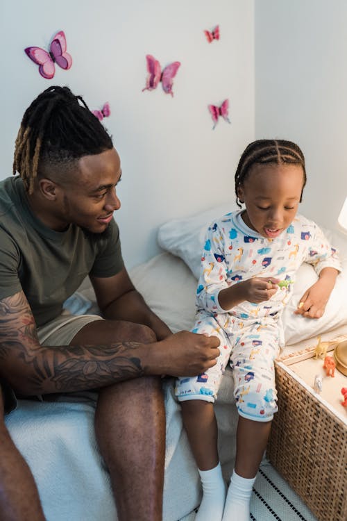 Free Father and Daughter in Bed Stock Photo