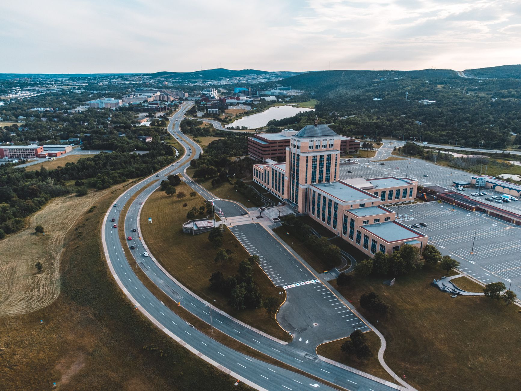 Hotel lot with long-term parking near Albany International Airport