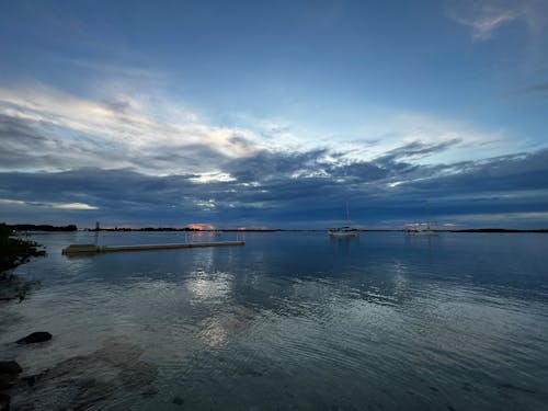 Foto d'estoc gratuïta de barques, capvespre, cel blau