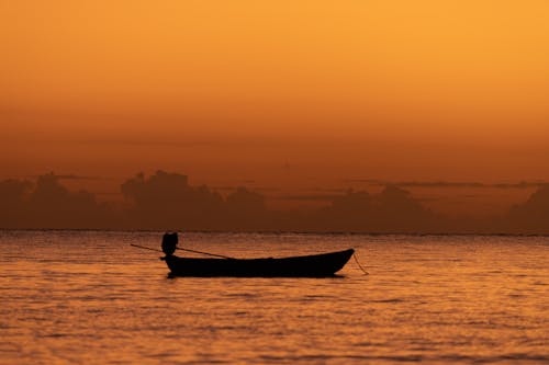 Foto profissional grátis de barco, cair da noite, céu