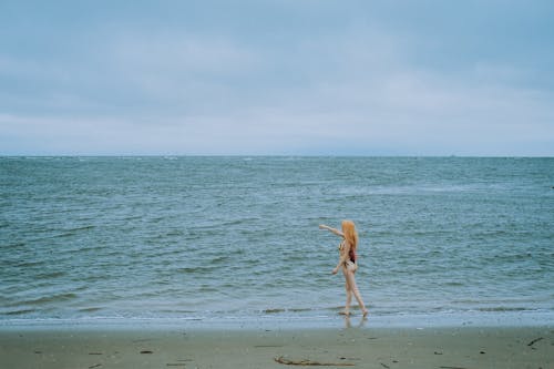 Photos gratuites de bikini, bord de mer, eau